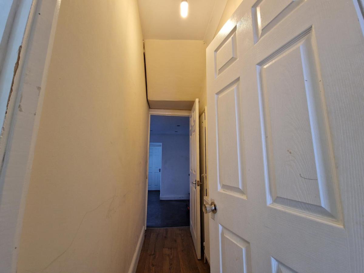 Henley Road Apartment Илфорд Екстериор снимка